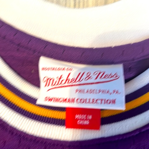 Los Angeles Lakers Jerry West Mitchell and Ness Swingman Jersey 1971-1972 - Picture 6 of 7
